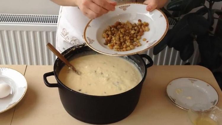 Aggiungi l'uvetta per fare una torta