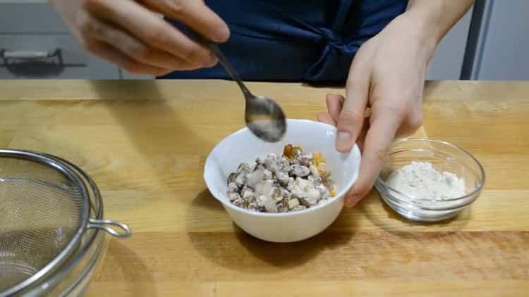 Per fare una torta alla crema cospargere di farina