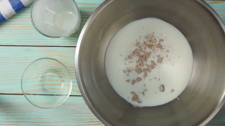 Per preparare una torta su kefir, prepara gli ingredienti