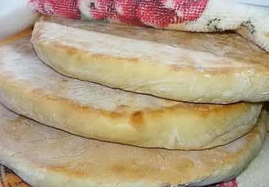 Come imparare a cucinare deliziose torte su kefir in padella