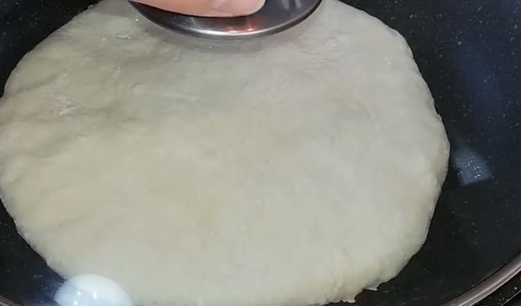 Torte su kefir in padella: una ricetta passo dopo passo con foto