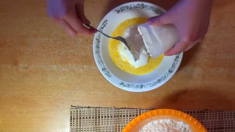 Per preparare torte alla panna acida, mescola gli ingredienti