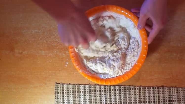 Per preparare tortillas su panna acida, preparare l'impasto