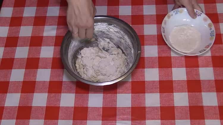 Per fare le torte di patate, impasti