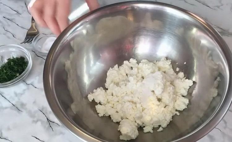 Per preparare torte con ricotta, preparare gli ingredienti