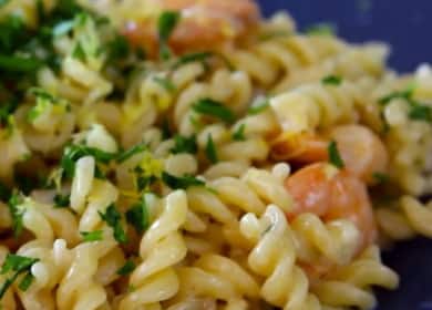 Cena gustosa e sana - pasta con gamberi in salsa di panna 🦐