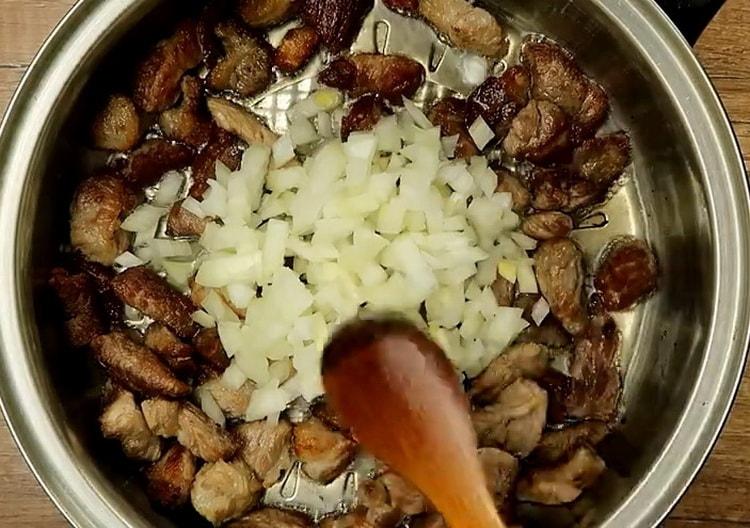 Per cucinare la pasta, preparare gli ingredienti