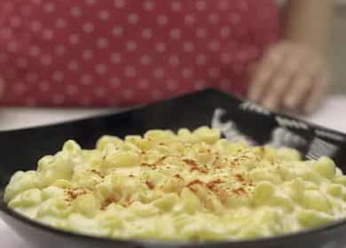 Ricetta americana del piatto - pasta con formaggio in una padella 🍝