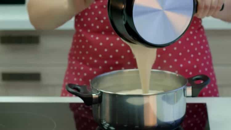 Per la pasta mescolare gli ingredienti.