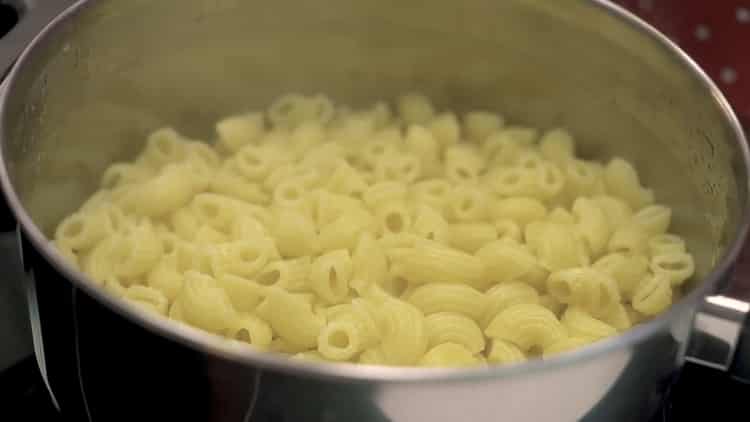 Per fare la pasta, scola l'acqua