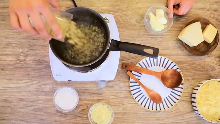 Pasta all'americana con formaggio