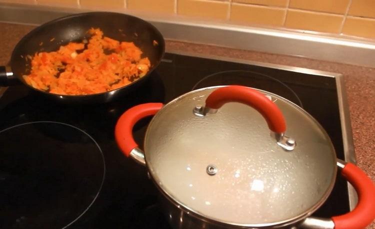 Per preparare la zuppa di salmone norvegese con panna, prepara tutto il necessario