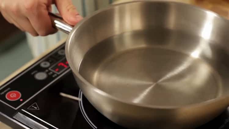 Per preparare la pasta al salmone, prepara gli ingredienti