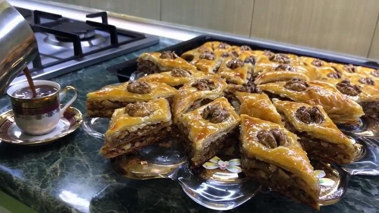 la baklava di pasta sfoglia è pronta