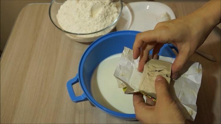 Per preparare torte in una pentola a cottura lenta, prepara il lievito