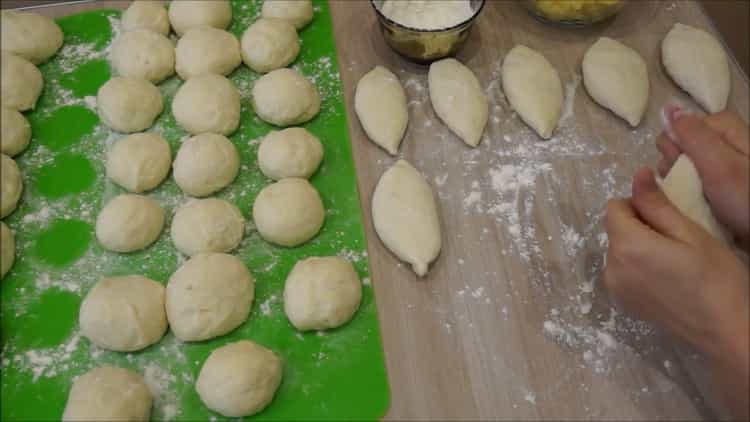 Per preparare torte in una pentola a cottura lenta, modellare il prodotto