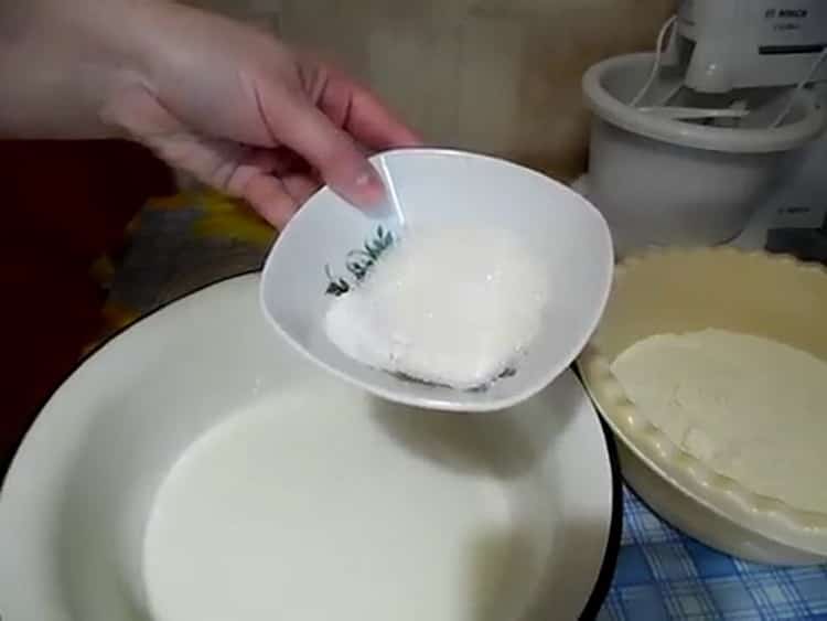 Per preparare le torte al forno, prepara gli ingredienti