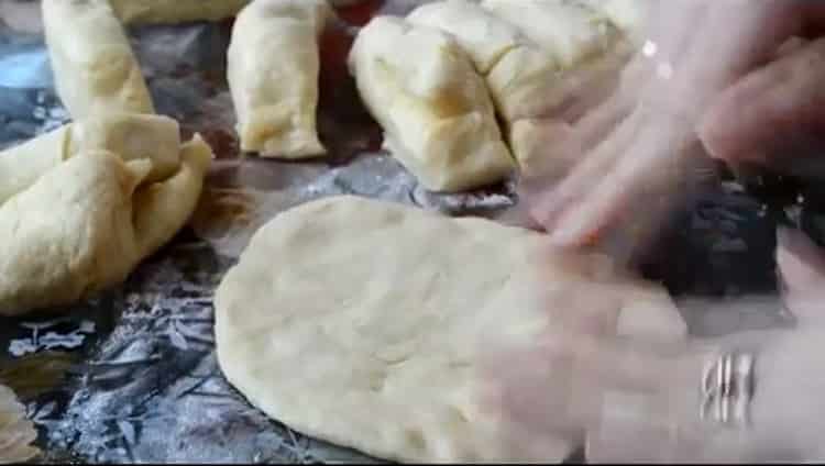 Per fare torte con semi di papavero, dividi l'impasto