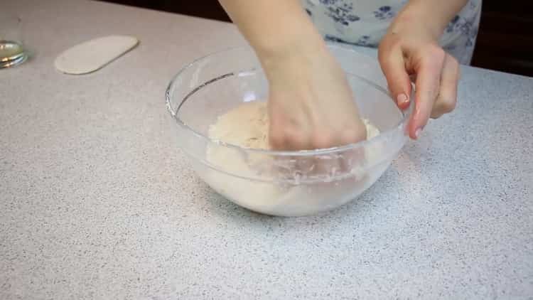 Per preparare torte di pasta sfoglia, mescola gli ingredienti