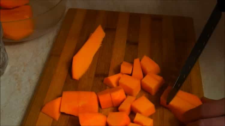 Per preparare torte di zucca, prepara gli ingredienti