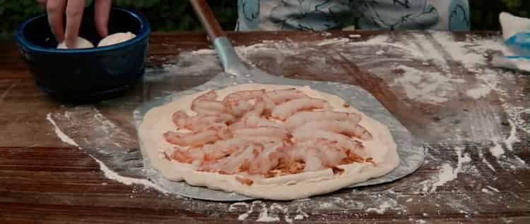 Pizza ai gamberetti: ricetta passo dopo passo con foto