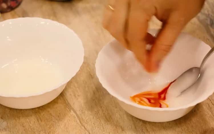 Aggiungi colorante per fare le ciambelle nel forno.