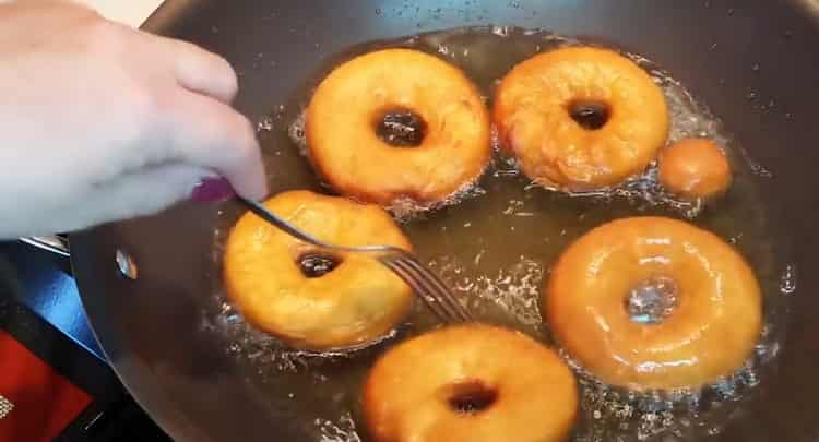 Ciambelle al latte: una ricetta passo dopo passo con una foto