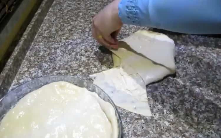 Per fare torte fresche in padella con uno stampo