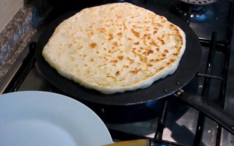 Come imparare a cucinare deliziose torte azzime in padella