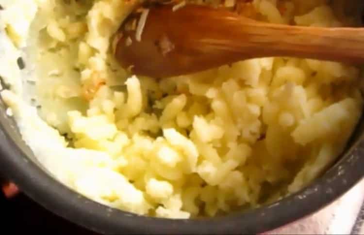 Per preparare tortillas fresche in una padella, preparare il ripieno