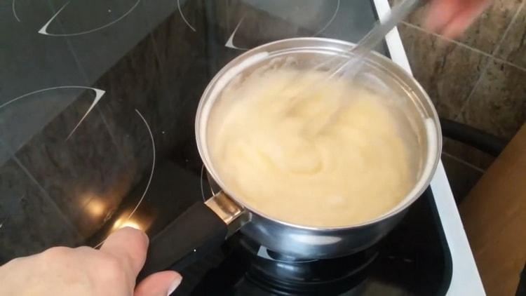 Per preparare i profiteroles alla crema, prepara una crema