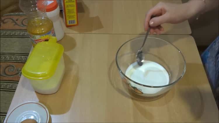 Per la preparazione della ciambella di kefir fritta, preparare gli ingredienti