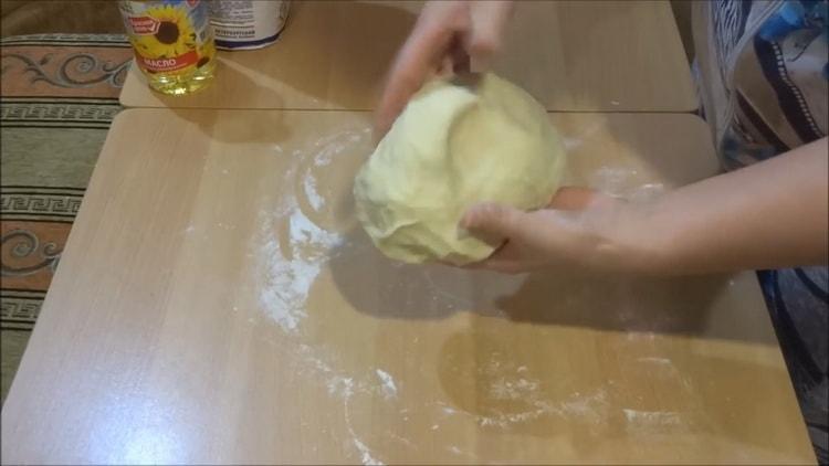 Per preparare la ciambella al kefir fritta, preparare l'impasto