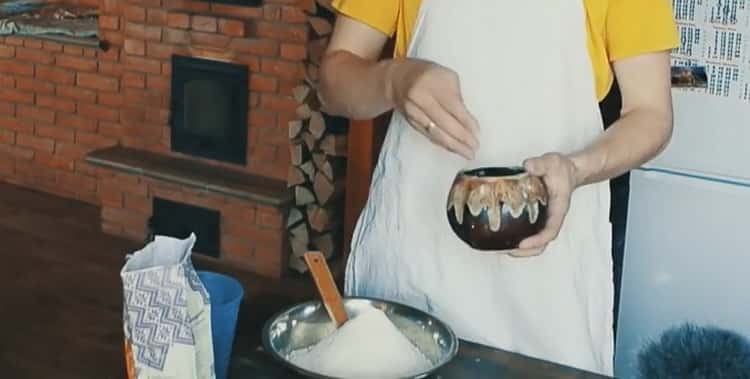 Preparare gli ingredienti per il pane di segale a lievitazione naturale