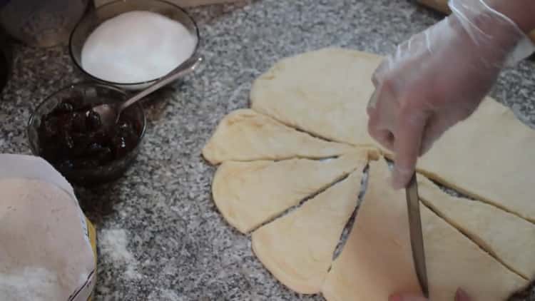 Per fare i bagel, taglia l'impasto