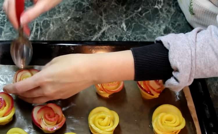 Rose di pasta sfoglia con le mele - biscotti saporiti e molto saporiti