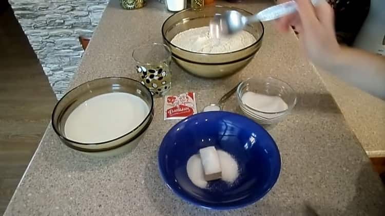 Per preparare la pasta per panino al gozzo, prepara gli ingredienti