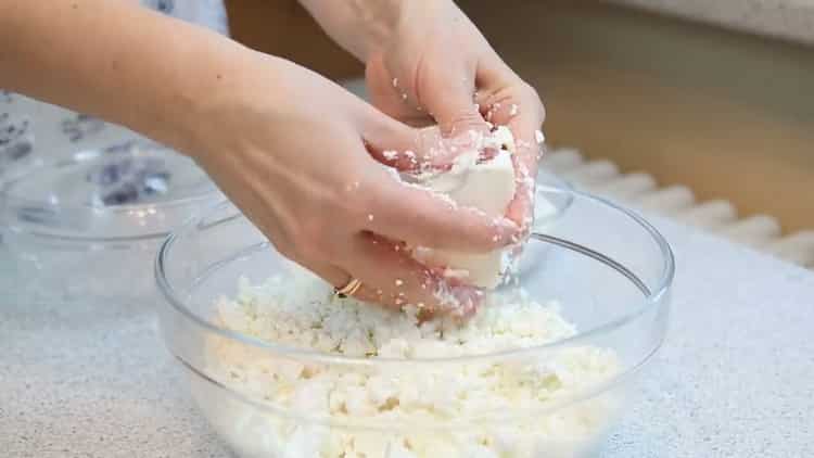 Per preparare le torte, prepara gli ingredienti per il ripieno