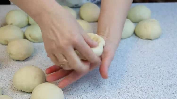 Dividi l'impasto per fare le torte