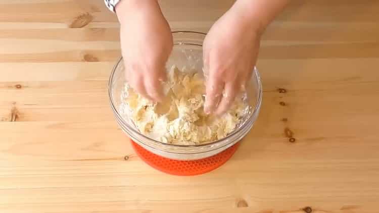 Per preparare la pasta sfoglia con la contrattazione, preparare gli ingredienti