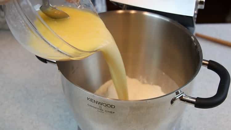 Unire gli ingredienti per fare le paste sfoglia