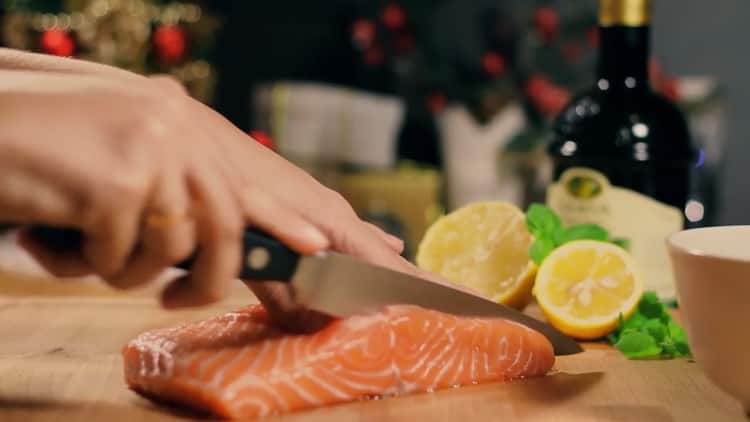 Per preparare la tartare di salmone, preparare gli ingredienti