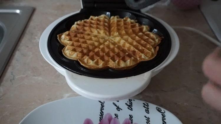 i waffle cagliati in un waffle sono pronti