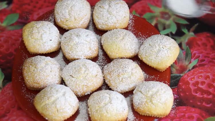 Sono pronti muffin di ricotta in stampi in silicone preparati secondo una semplice ricetta