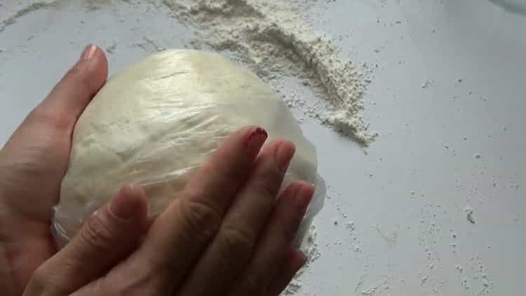 Per preparare l'impasto per i bagel, preparare l'impasto