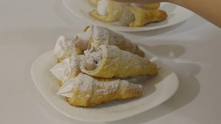 Tubi di crema secondo una ricetta graduale con una foto