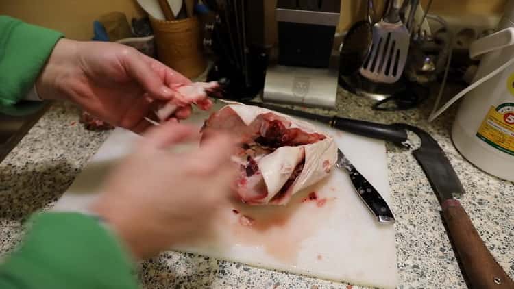 Per preparare la zuppa di bottatrice, preparare gli ingredienti