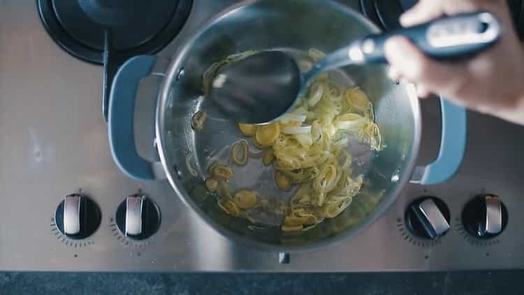 Per preparare la zuppa di salmone finlandese, prepara gli ingredienti