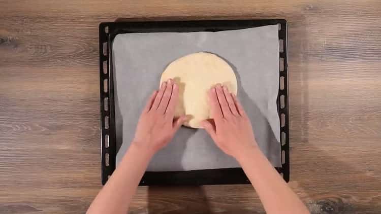 Per preparare il khachapuri a Imereti, prepara una teglia