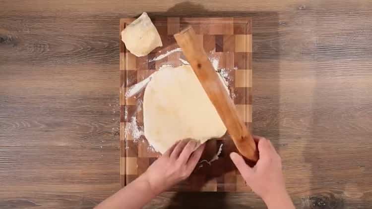 Per preparare il khachapuri a Imereti stendere la pasta